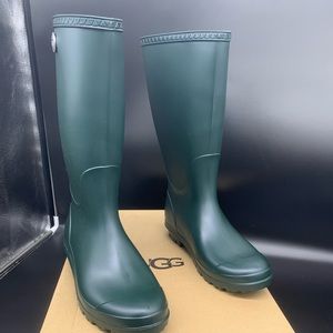 Ugg size 8 olive green rain boots W Shelby Matte. Never worn